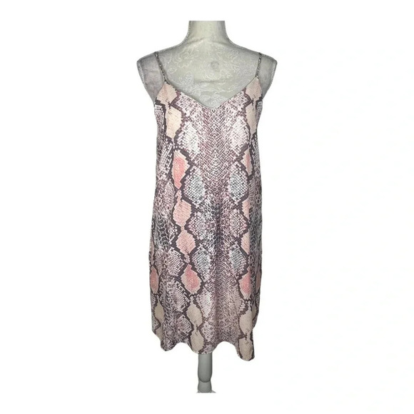 Peach Love 💗 Snakeskin print loose fit mini dress - Picture 2 of 5